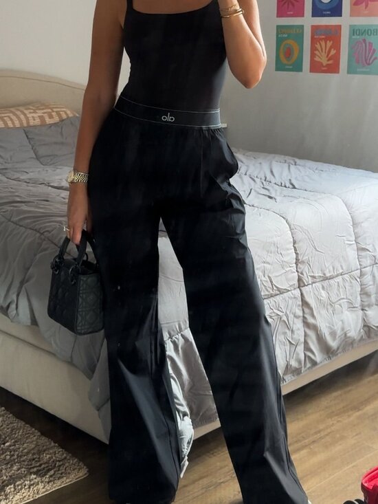 ALO Yoga Pants - 🎃Alo Yoga Suit Up Trouser Black (Regular 30" Inseam)✨Loose-fitting trousers